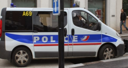 Vaulx-en-Velin : ils jetaient des projectiles sur les policiers depuis leur fenêtre Vaulx-en-Velin : ils jetaient des projectiles sur les policiers depuis leur fenêtre