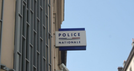 Isère : le frère de la femme poignardée en pleine rue arrêté Isère : le frère de la femme poignardée en pleine rue arrêté