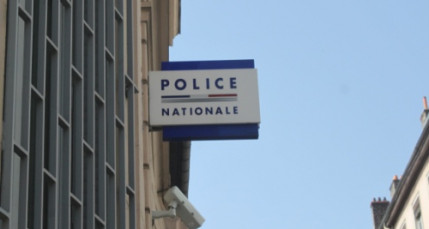 Des policiers victimes de jets de pierre &agrave; Meyzieu