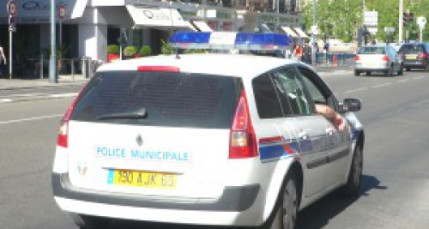 Pendant qu’elles faisaient signer une pétition, deux ados volaient dans le sac de leur victime Pendant qu’elles faisaient signer une pétition, deux ados volaient dans le sac de leur victime