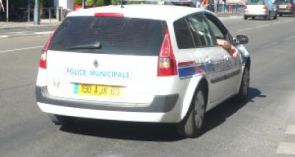 Il est arr&ecirc;t&eacute; avec des v&ecirc;tements contrefaits &agrave; V&eacute;nissieux