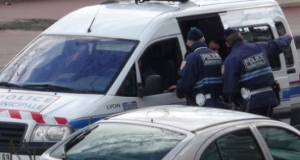 Interpellé pour avoir commis des dégradations à coups de tête Interpellé pour avoir commis des dégradations à coups de tête