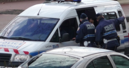 Un ado reçoit une balle perdue à Vaulx-en-Velin Un ado reçoit une balle perdue à Vaulx-en-Velin