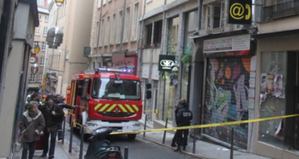 Lyon : un feu de poubelles fait plusieurs blessés légers dans le 1er arrondissement Lyon : un feu de poubelles fait plusieurs blessés légers dans le 1er arrondissement