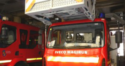 Un entrepôt en flammes dimanche matin à Chaponost Un entrepôt en flammes dimanche matin à Chaponost