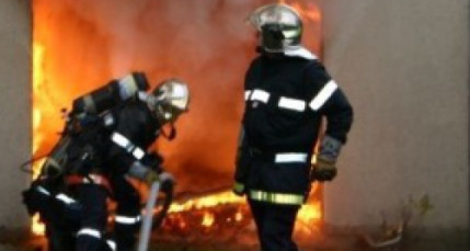 Rhône : un incendie détruit le "Yatch Espace Saint-Germain" Rhône : un incendie détruit le "Yatch Espace Saint-Germain"