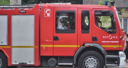 Un violent incendie jeudi après-midi à Saint-Fons Un violent incendie jeudi après-midi à Saint-Fons