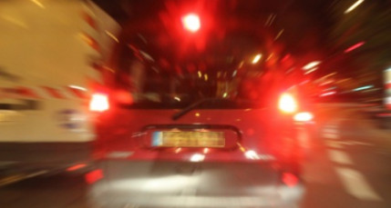 Il force un barrage de police &agrave; bord d'une voiture vol&eacute;e