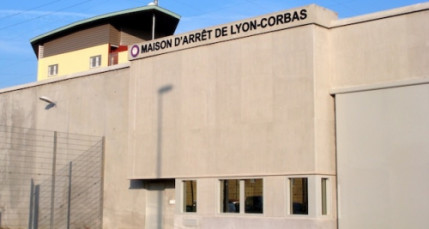 Probl&egrave;me de proc&eacute;dure : une pr&eacute;sum&eacute;e meurtri&egrave;re sort de Lyon - Corbas