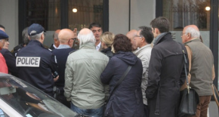 Files d'attente de la pr&eacute;fecture : les riverains d&eacute;noncent "des nuisances"