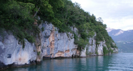 Noyade dans le lac d'Annecy : le corps du Lyonnais reste introuvable