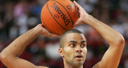 Tony Parker honoré lors de la soirée Champion des champions de L'Equipe Tony Parker honoré lors de la soirée Champion des champions de L'Equipe