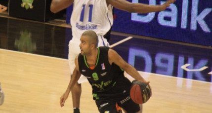 Tony Parker d&eacute;croche de nouveaux records