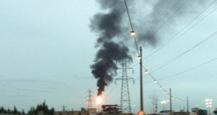 Torche de la raffinerie de Feyzin : un incident prolonge l'épisode de fumées noires Torche de la raffinerie de Feyzin : un incident prolonge l'épisode de fumées noires