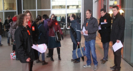 Distribution de tracts contre le projet de m&eacute;tropole europ&eacute;enne