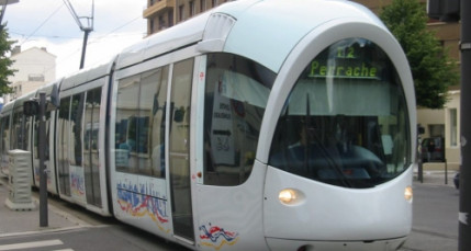 Lyon : le tram T5 en plein test Lyon : le tram T5 en plein test