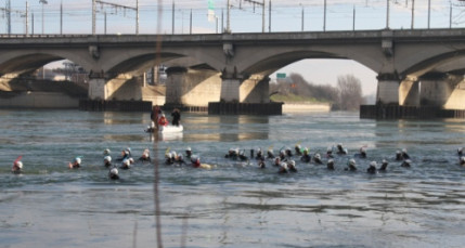 Une femme gagne la Travers&eacute;e de Lyon &agrave; la nage, une premi&egrave;re !