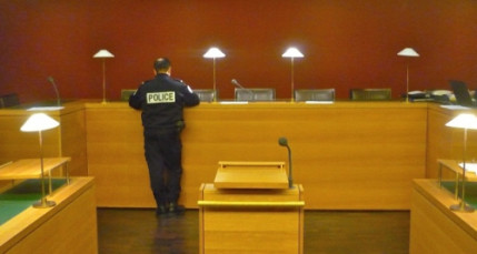 Adolescente jetée par la fenêtre à Lyon : le père devant la Justice Adolescente jetée par la fenêtre à Lyon : le père devant la Justice