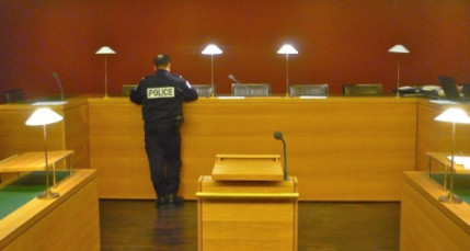 Dix mois de prison pour s&rsquo;&ecirc;tre frott&eacute; un peu trop pr&egrave;s des jeunes filles