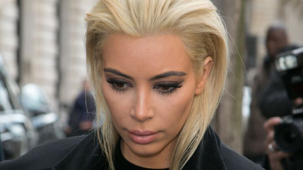 Kim Kardashian passe au blond... Kim Kardashian passe au blond...