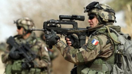 Depuis les attentats, les services de recrutement de l'armée reçoivent 1 500 demandes par jour, contre une centaine en temps normal