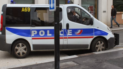 Vénissieux : un enfant chute du 2e étage après avoir été laissé seul dans l'appartement Vénissieux : un enfant chute du 2e étage après avoir été laissé seul dans l'appartement