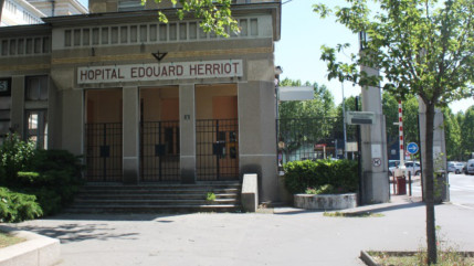 L'homme qui a fonc&eacute; sur les policiers &agrave; l'h&ocirc;pital Edouard-Herriot n'avait pas de permis