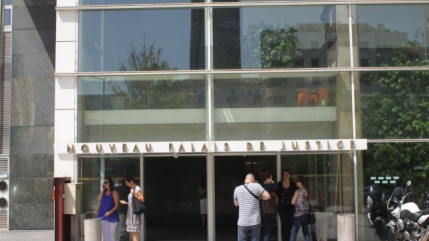 Prison avec sursis pour le policier lyonnais qui avait mis son pistolet dans la bouche d'un chauffard Prison avec sursis pour le policier lyonnais qui avait mis son pistolet dans la bouche d'un chauffard