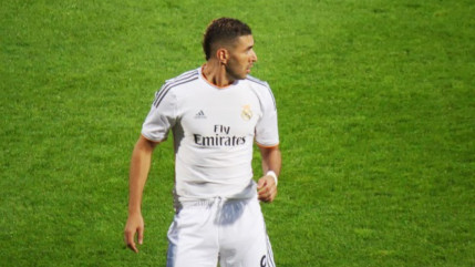 Karim Benzema sanctionné par le Real Madrid pour un saut en parachute ? Karim Benzema sanctionné par le Real Madrid pour un saut en parachute ?