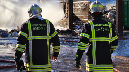 Rh&ocirc;ne : les pompiers en intervention se retrouvent nez-&agrave;-nez avec un pistolet !