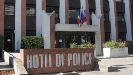 Attaqu&eacute;e par un d&eacute;s&eacute;quilibr&eacute;, la Lyonnaise de 70 ans va mieux