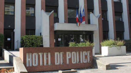 Les cinq mineurs soup&ccedil;onn&eacute;s d'avoir profan&eacute; le cimeti&egrave;re juif dans le Bas-Rhin ont &eacute;t&eacute; mis en examen