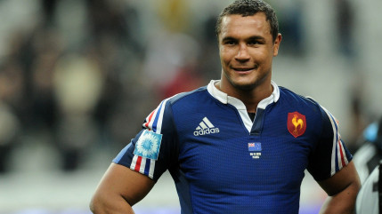 Thierry Dusautoir, 80 sélections avec les Bleus dont 56 en tant que capitaine, un record, a annoncé qu’il prenait sa retraite internationale Thierry Dusautoir, 80 sélections avec les Bleus dont 56 en tant que capitaine, un record, a annoncé qu’il prenait sa retraite internationale