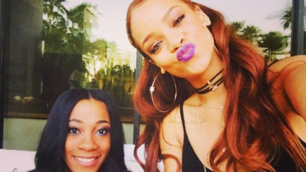 Encore une nouvelle coupe pour Rihanna ! Encore une nouvelle coupe pour Rihanna !