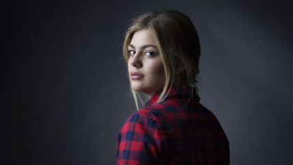 Louane: son titre hommage aux victimes des attentats. Louane: son titre hommage aux victimes des attentats.