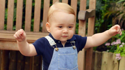 Le baby royal George harcelé par un photographe... Le baby royal George harcelé par un photographe...