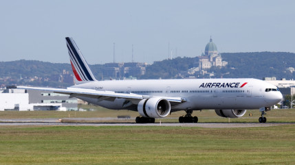 Selon les chiffres publiés par Air France-KLM, la grève de 14 jours des pilotes a coûté 330 millions d'euros à la compagnie Selon les chiffres publiés par Air France-KLM, la grève de 14 jours des pilotes a coûté 330 millions d'euros à la compagnie