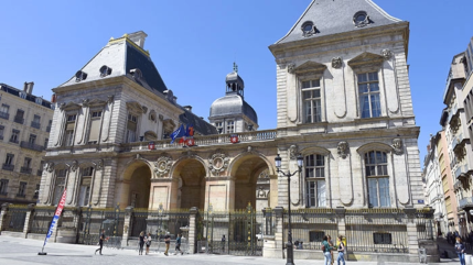 Attentat de Trappes et La Verri&egrave;re : un rassemblement ce lundi devant l&rsquo;h&ocirc;tel de ville de Lyon