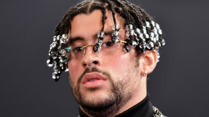 Bad Bunny lève le voile sur le clip de son nouveau titre, « Gato de Noche » (vidéo) Bad Bunny lève le voile sur le clip de son nouveau titre, « Gato de Noche » (vidéo)