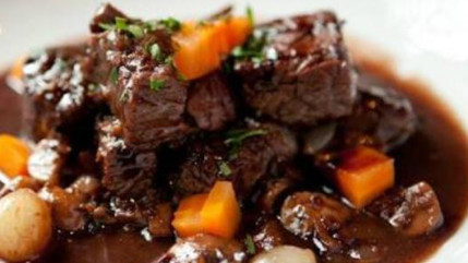 Selon un sondage réalisé par Opinionway, les plats préférés des Français sont la blanquette de veau et le boeuf bourguignon Selon un sondage réalisé par Opinionway, les plats préférés des Français sont la blanquette de veau et le boeuf bourguignon