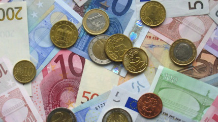 Le nombre de dossiers déposés auprès des commissions de surendettement a reculé de 5,9% en France en 2015, pour s'établir à 217 302 Le nombre de dossiers déposés auprès des commissions de surendettement a reculé de 5,9% en France en 2015, pour s'établir à 217 302