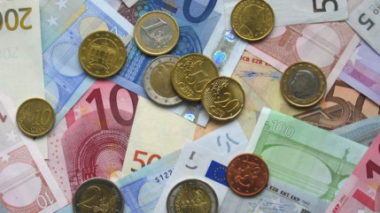 La France ne devrait pas être en mesure de ramener son déficit sous la barre des 3 % en 2017 selon la Commission européenne La France ne devrait pas être en mesure de ramener son déficit sous la barre des 3 % en 2017 selon la Commission européenne