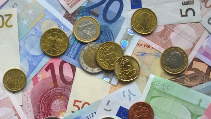 Selon l'Insee, un salarié français gagne en moyenne 34 euros de l'heure Selon l'Insee, un salarié français gagne en moyenne 34 euros de l'heure