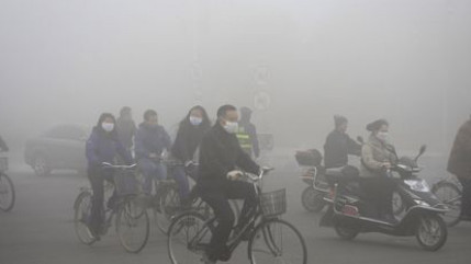 Au moins dix villes chinoises sont placées en "alerte rouge" - de niveau maximal - à la pollution atmosphérique Au moins dix villes chinoises sont placées en "alerte rouge" - de niveau maximal - à la pollution atmosphérique