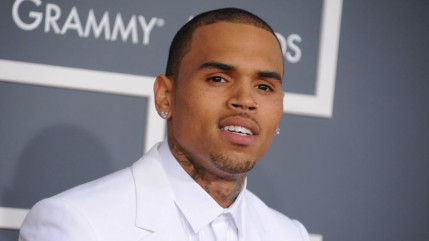 Chris Brown fait une découverte étonnante dans son lit... Chris Brown fait une découverte étonnante dans son lit...
