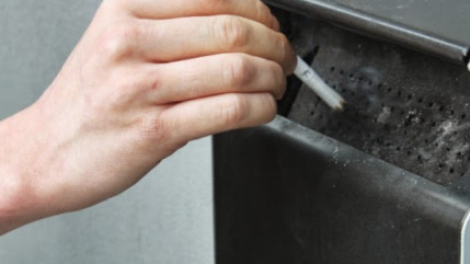 Fumer dans les aires de jeux publiques sera interdit cet été Fumer dans les aires de jeux publiques sera interdit cet été