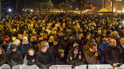 Pr&egrave;s de 30 000 personnes se sont rassembl&eacute;es lundi soir &agrave; Copenhague pour dire non au terrorisme et rendre hommage aux victimes des attentats