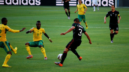 Football : l'américain Chuck Blazer, ancien dirigeant de la Fifa, a reconnu devant la justice avoir reçu des pots-de-vin pour les Mondiaux 1998 et 2010 Football : l'américain Chuck Blazer, ancien dirigeant de la Fifa, a reconnu devant la justice avoir reçu des pots-de-vin pour les Mondiaux 1998 et 2010
