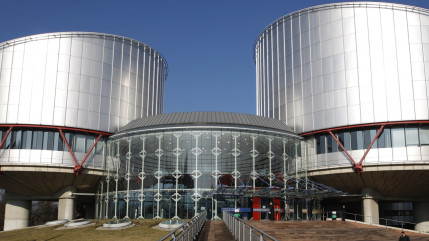 La Cour européenne des droits de l'Homme rend sa décision ce vendredi sur l'arrêt des soins dispensés à Vincent Lambert La Cour européenne des droits de l'Homme rend sa décision ce vendredi sur l'arrêt des soins dispensés à Vincent Lambert