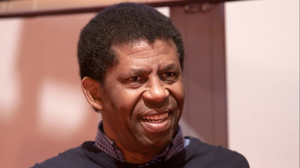 L'écrivain canadien d'origine haïtienne, Danny Laferrière, lauréat en 2009 du prix Médicis, a été intronisé hier à l'Académie française L'écrivain canadien d'origine haïtienne, Danny Laferrière, lauréat en 2009 du prix Médicis, a été intronisé hier à l'Académie française